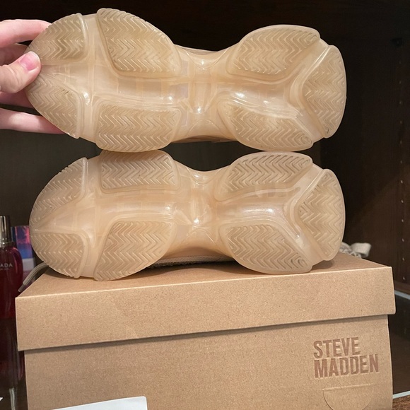 Steve Madden Maxima - Picture 2 of 5